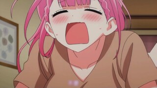 Ketika anak perempuan dipijat, mereka mengeluarkan suara yang aneh, dan bahasa serta ekspresi mereka