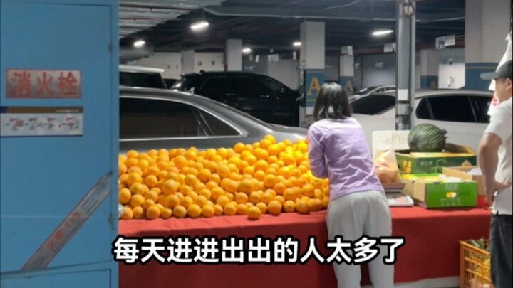 This fruit shop owner really understands the power of traffic—there's a brand-new fruit store right 
