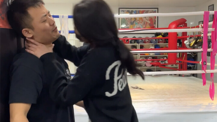 Bagaimana cara membalas setelah dicekik leher oleh seorang gadis, anak laki-laki sebaiknya mempelaja