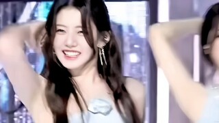 Cứu với! Cô ấy cười rạng rỡ quá.