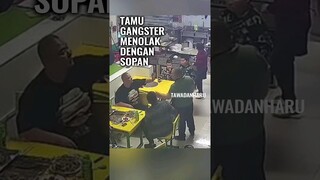 Tamu Gangster Menolak Dengan Sopan