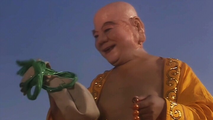 Dulu vs sekarang: dulu yang didatangkan adalah sang Buddha Maitreya yang asli, sekarang yang didatan