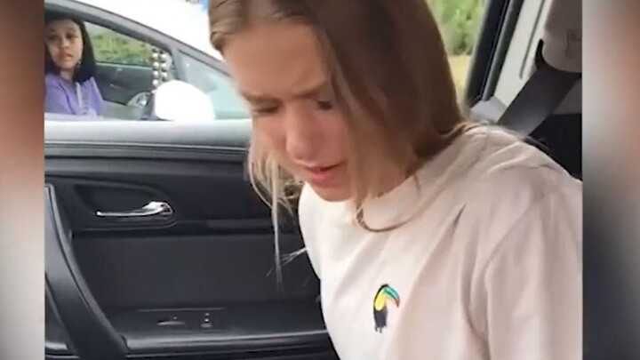 Phiên bản hiện đại của "Công chúa ngủ trong rừng", vừa tỉnh dậy đã bị cảnh sát vây kín, cảm giác này