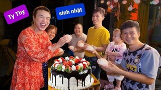 Ty Thy tổ chức sinh nhật cho nhân viên Mỹ Lợi - Ty Thy Vlog Gỏi đu đủ