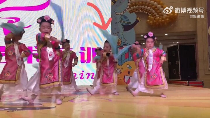 #الصغار أيضًا يتمتّعون بروح مهنية# في الثانية الـ20، ما أقدر أتوقف عن الضحك! لا بدّ من القول إن ردود