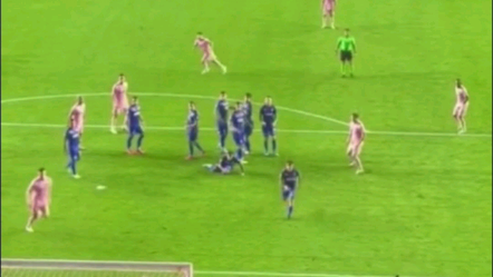 Messi ghi bàn quyết định trong trận ra mắt Miami.