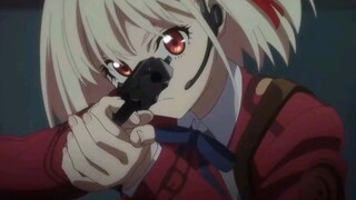 This is probably the most handsome heroine in July! There is a plug-in to hide the bullet! The villain is stunned [ Lycoris Recoil ]