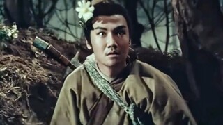 书生经过乱葬岗，惊恐发现盗墓贼正在挖坟