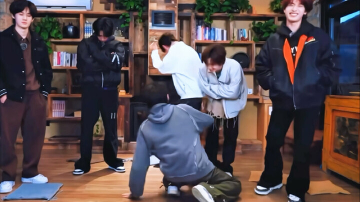 [Times Youth League] What if we’re too familiar with each other? We’re all cracking up!