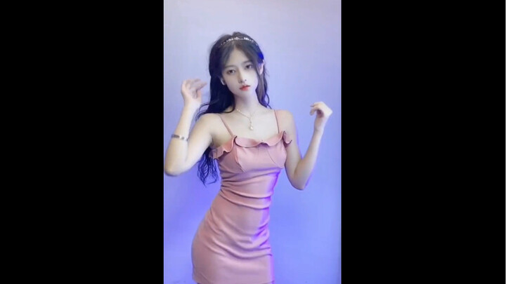Help! How can someone be so beautiful!