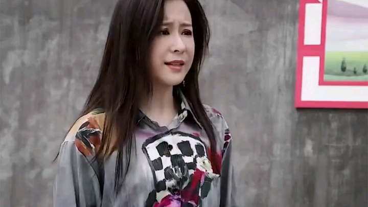 A man gets only 100 yuan in compensation after being hit by a luxury car.