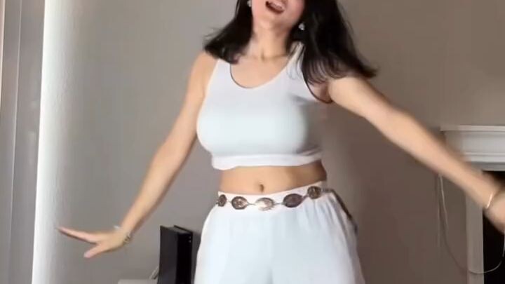 hot girls dance...