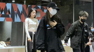 就很喜欢中间这个动作