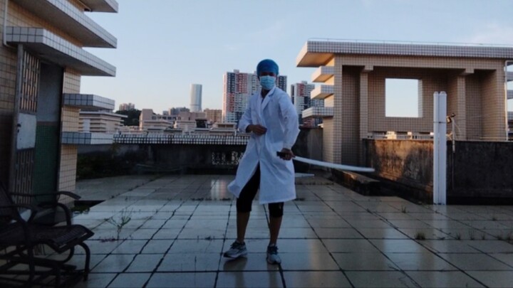 《主刀正在展示医术》