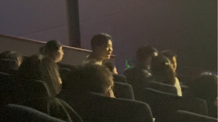 关于我在看铃芽之旅时电影院里有人吵架还互相自拍吐吐沫