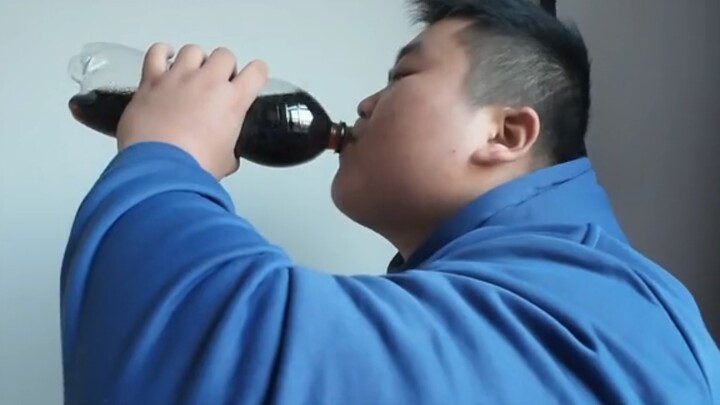 TV Diet untuk Tubuh Berkerangka Besar: Minum Air Saja Langsung Gemuk; Tubuh Super Pembentuk Otot yan