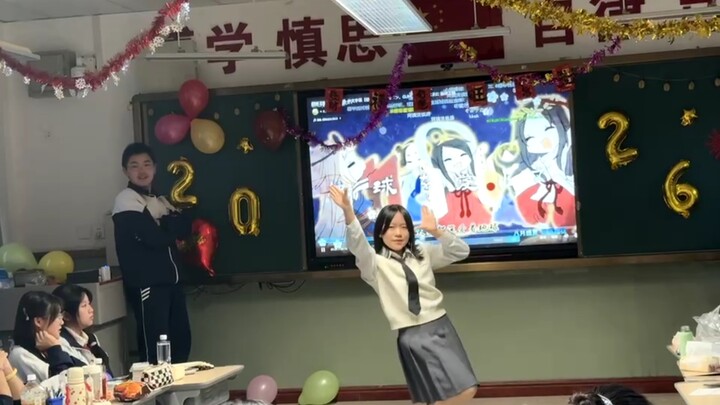 เมื่อนักเรียนม.4 แดนซ์เพลง “ไหลตามน้ำของพระเจ้า” ในวันขึ้นปีใหม่…