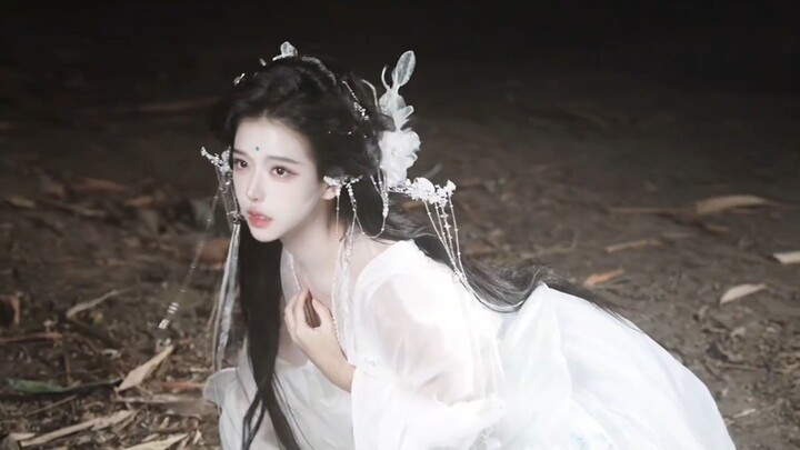 “The mortal world’s inn, the wind like a knife; sudden rain falls, fate is knocking.”