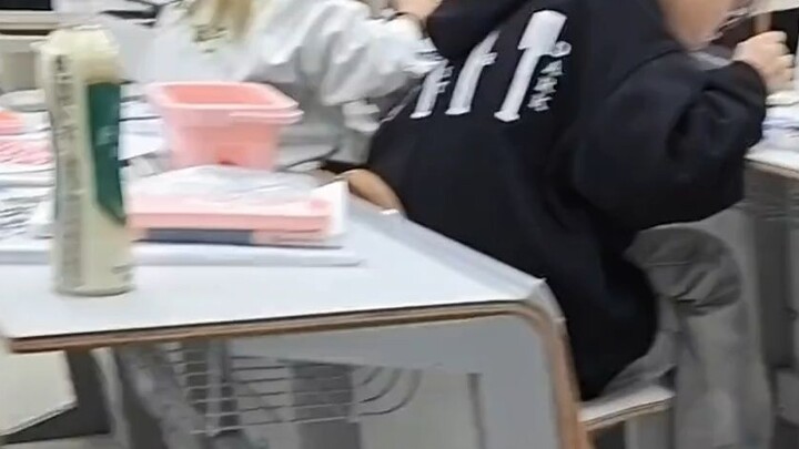 "Sober and decadent, day and night are not distinguished, welcome to U City"