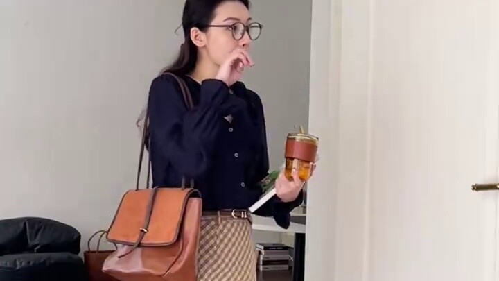 Different teachers go through the "Appearance Mirror"