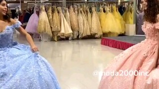 Aku berharap kamu juga bisa menemukan saudari yang bisa bersama-sama memakai gaun putri.