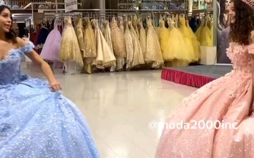 Mong rằng bạn cũng sẽ tìm được người chị em có thể cùng nhau mặc váy công chúa.