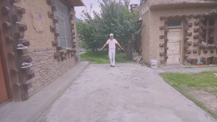 【硬糖少女303】《BonBonGirls》nene郑乃馨位翻跳。（猛男翻跳2333）。