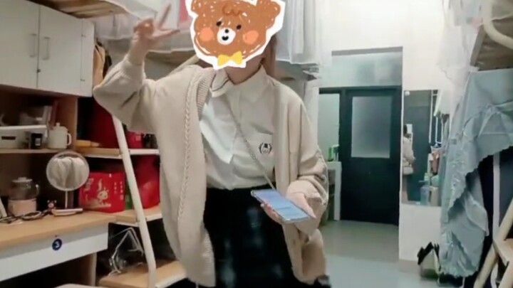 A WeChat Tutorial for Today’s College Girls (Not)