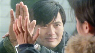 发哥竟可以将戒指穿过玻璃