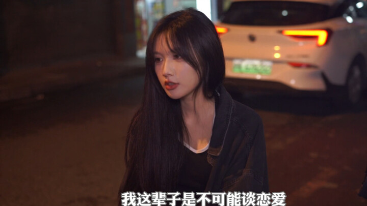 يقولون إن لحظةً واحدة من الخفقان تحتاج مئة يوم لتسديدها.