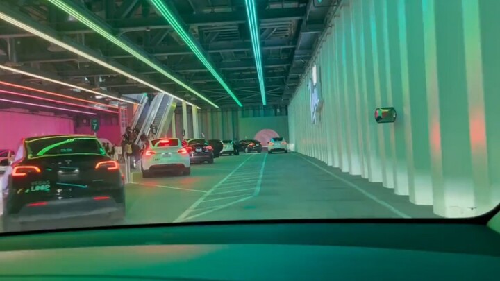 The underground circular passage at the CES 2022 convention center—buildings like this that don’t co