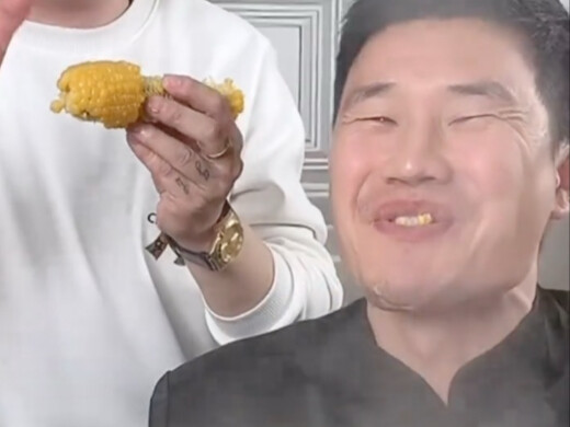 أضحك حتى «الممثل المخضرم» إلى حد فقدان السيطرة على نفسه!