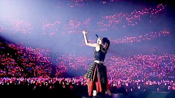 26 live versions of the anime hits that have rocked the world! When the BGM sounds, every man's bloo