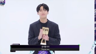 فتيان بلا خوف يحصلون على جائزة MAMA العالمية للعام 2023