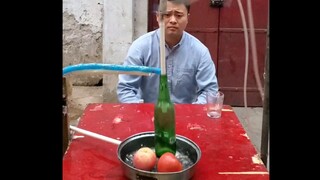 Juice-drinking assistive device! The most hardcore invention!