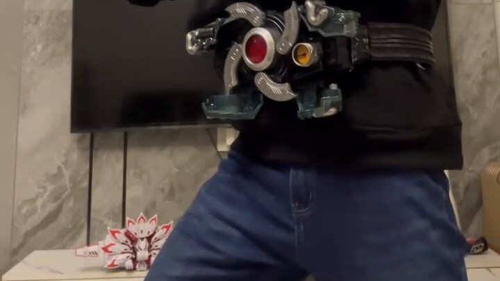 Hiển thị hiệu ứng máy khói đai mặt trời đen của Kamen Rider