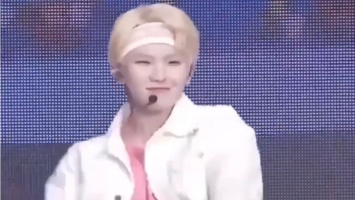 【WOOZI Lee Zhi Xun】Phiên dance cover “wannabe” nhún vai điệu đà của chú mèo linh hoạt, biểu cảm dễ t