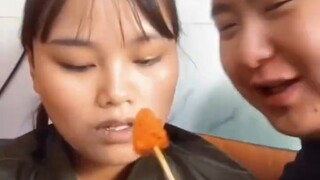 Một cách rất đặc biệt để bỏ ăn trầu #funnycouple