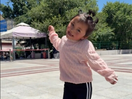 藏族锅庄舞《强巴曲桑》｜西藏跳舞天赋女孩丹增拉吉