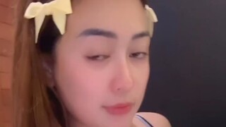 "Cewek ini tahu persis caranya main di antara elegan & berani 🔥"