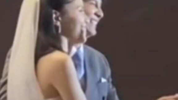 When you ask your best friend to sing at your wedding… I’m laughing my head off, hahaha!