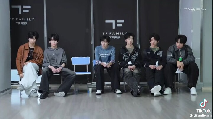 Ang galing kumanta kahit siya at lalaki