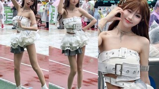 What was it like to be a member of a girl group dancing to "Little Earth" in the heavy rain at a Fos