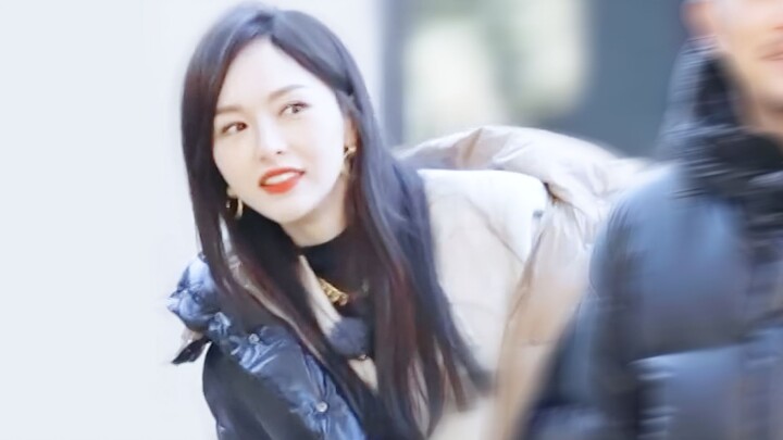 Cewek bodoh nan cantik!!! Pertama kali jadi cast tetap di acara variety! Gaya “nggak ngoyo buat terl