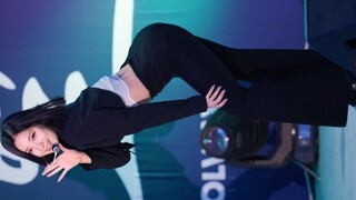 230502 Alice celebration event performance SOHEE vertical dance on fan shot