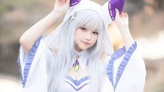 [cosplay] gần full trắng từ trên xuống dưới luôn.