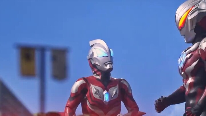 "Generasi pertama mk2 benar-benar hebat. Tiga Ultraman dapat bertarung bersama dalam waktu yang lama