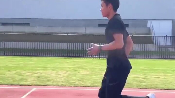 Tạo hình ảnh tiếp xúc mặt đất cho người mới bắt đầu bằng cốc giấy. Bằng cách nắm lấy mặt đất từ phía