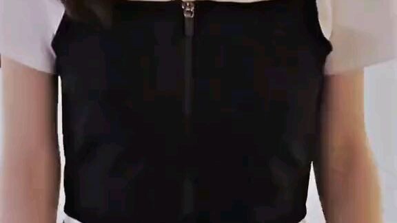 cewek cantik main skateboard