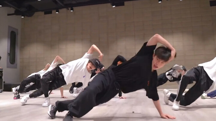 【THE BOYZ】The Stealer – Dance Studio Version: The Heart-Stealing Boys’ Sharp-Choreography Group Danc